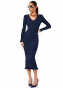 Foto frontale con vestito e scarpe blu scuro